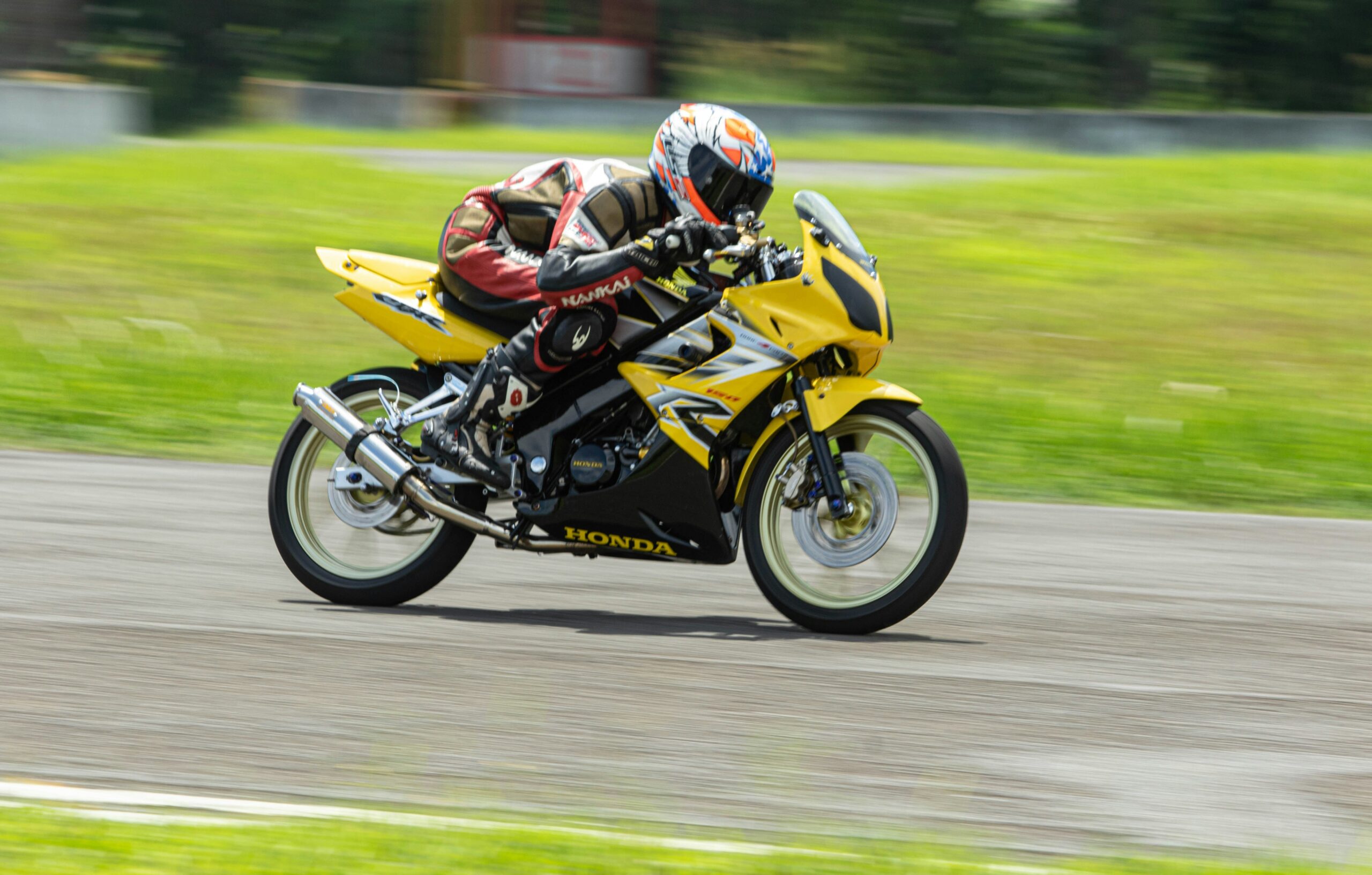 Illustration showing aerodynamic forces on a MotoGP bike during a race.