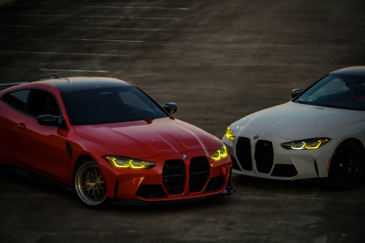 Motogp Team Meeting Discussing Rider Lineup