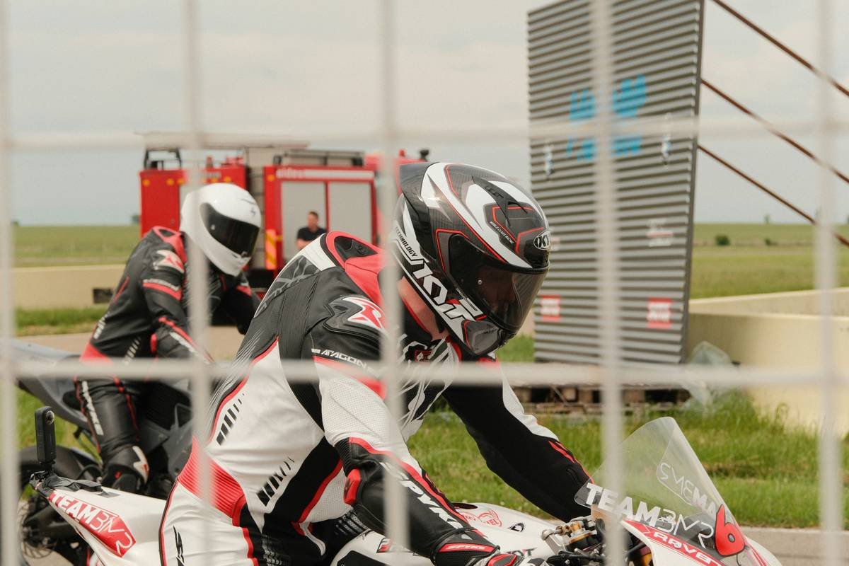 Rider Race Strategies: Master the Art of MotoGP Racing