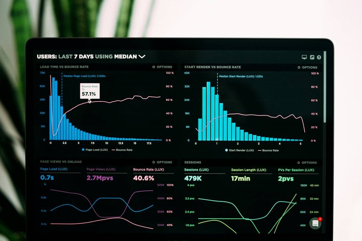 Infographic showing key MotoGP circuit stats such as lap times, speed, and cornering angles.