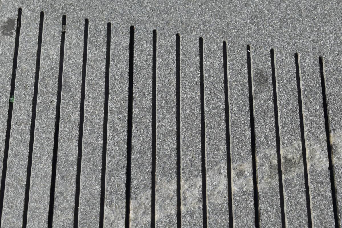 Infographic showing the impact of different track surfaces on MotoGP performance.